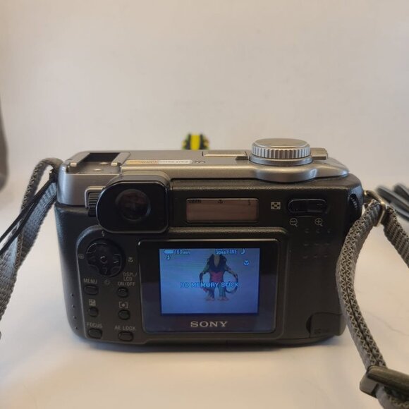Sony Cyber-shot DSC-S75 3.2MP Digital Camera w/ Charger Battery - Picture 5 of 9
